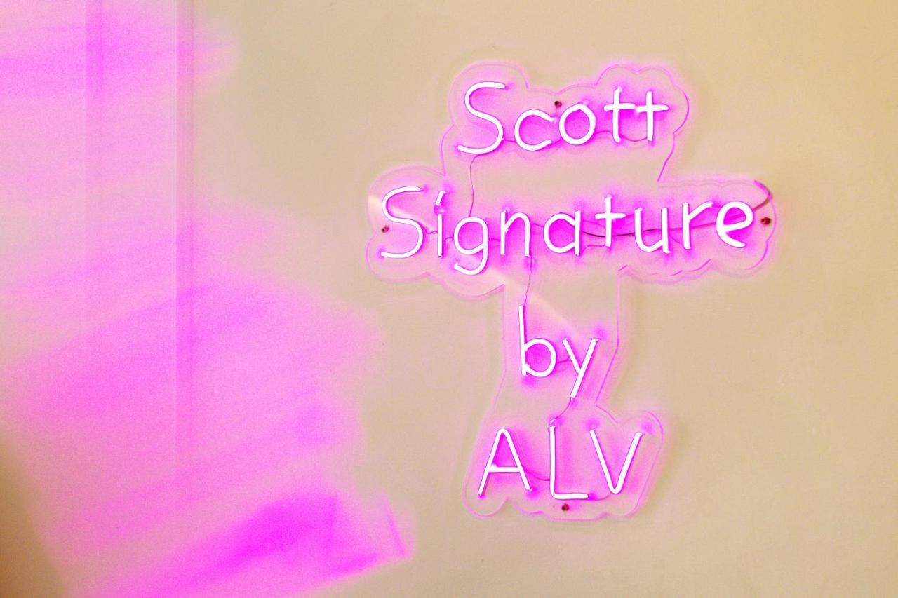 Scott Signature Suites By Alv George Town Esterno foto